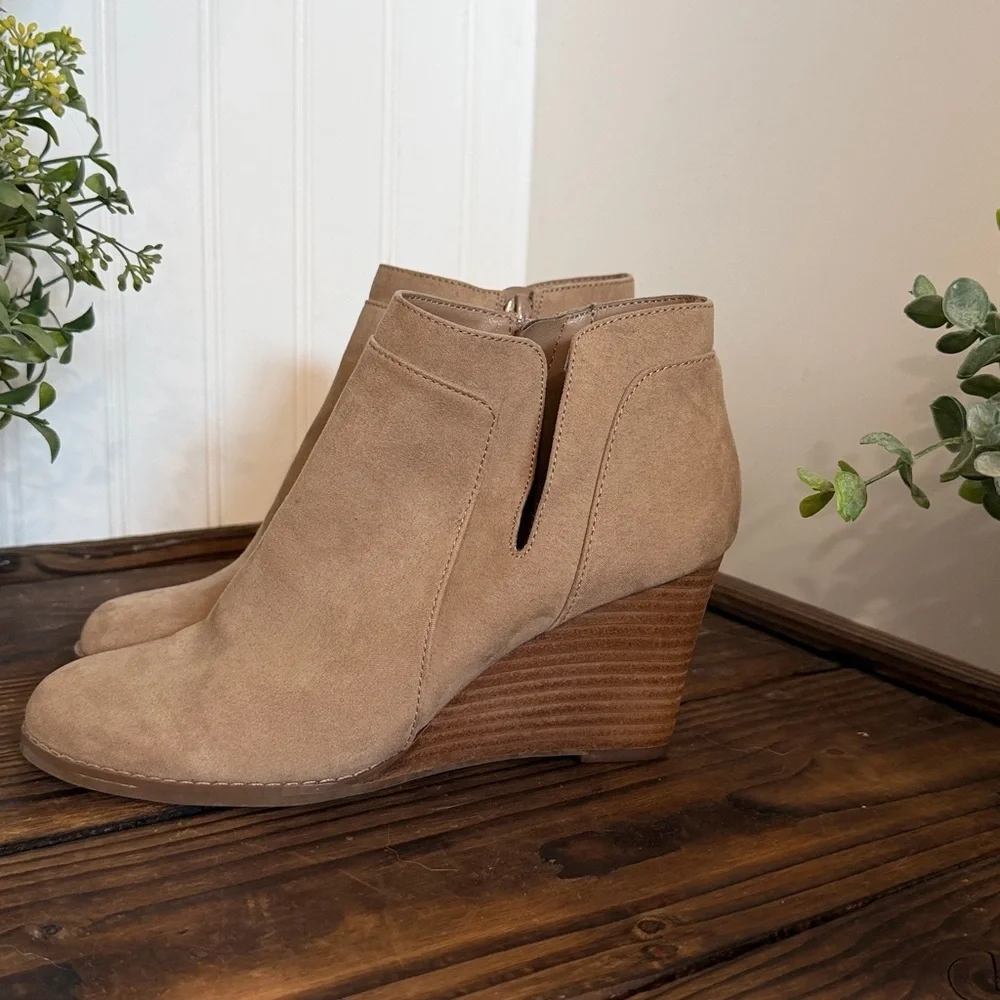 NWT Madden Girl Greteel Tan Wedge Booties